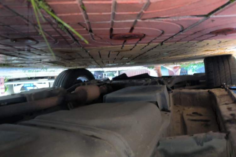 Used BYD M6 2013 2.4L Automatic Luxury Model Chassis Front Left
