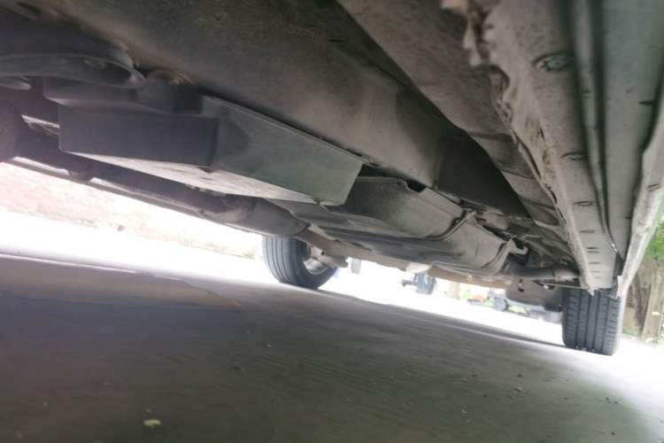 Used BYD M6 2013 2.4L Automatic Luxury Model Chassis Front Left