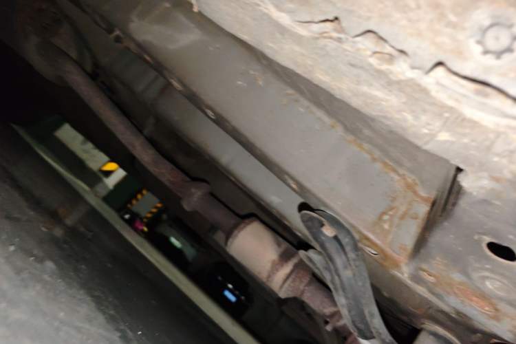 Used BYD M6 2013 2.0L Manual Comfort Edition Chassis Front Right