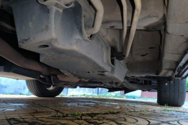 Used BYD M6 2013 2.4L Automatic Luxury Model Chassis Front Right