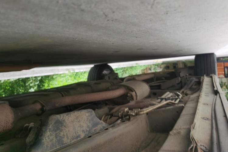 Used BYD M6 2013 2.4L Automatic Luxury Model Chassis Front Right