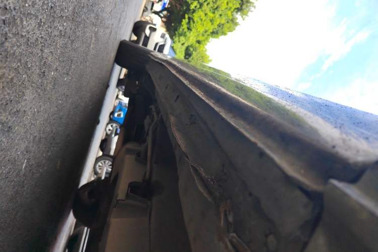 Used BYD M6 2013 2.0L Manual Comfort Edition Chassis Front Right