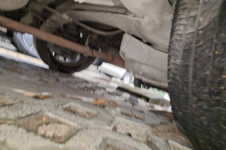 Used BYD M6 2013 2.4L Automatic Luxury Model Chassis Rear Left