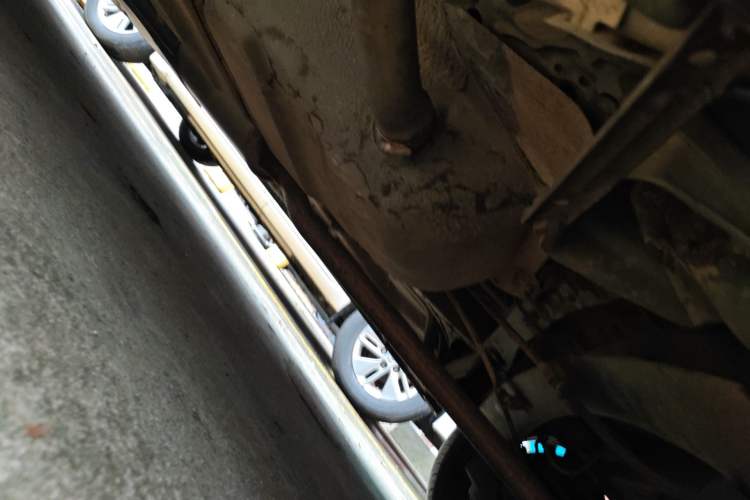 Used BYD M6 2013 2.4L Manual Luxury Model Chassis Rear Left