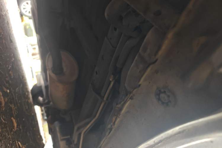 Used BYD M6 2013 2.4L Automatic Luxury Model Chassis Rear Right