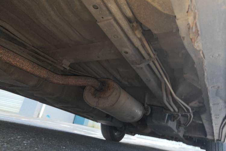 Used BYD M6 2013 2.4L Automatic Luxury Model Chassis Rear Right