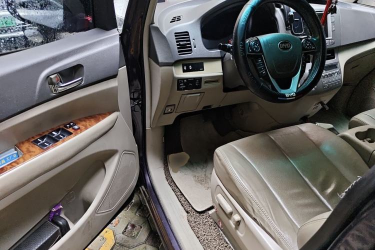 Used BYD M6 2013 2.4L Automatic Luxury Model Driver Seat