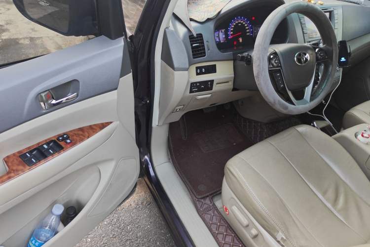 Used BYD M6 2013 2.4L Automatic Luxury Model Driver Seat