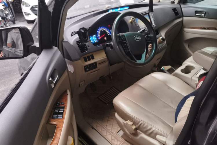 Used BYD M6 2013 2.4L Manual Luxury Model Driver Seat