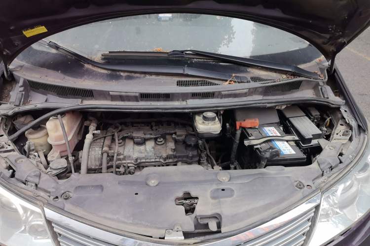 Used BYD M6 2013 2.0L Manual Comfort Edition Engine Bay