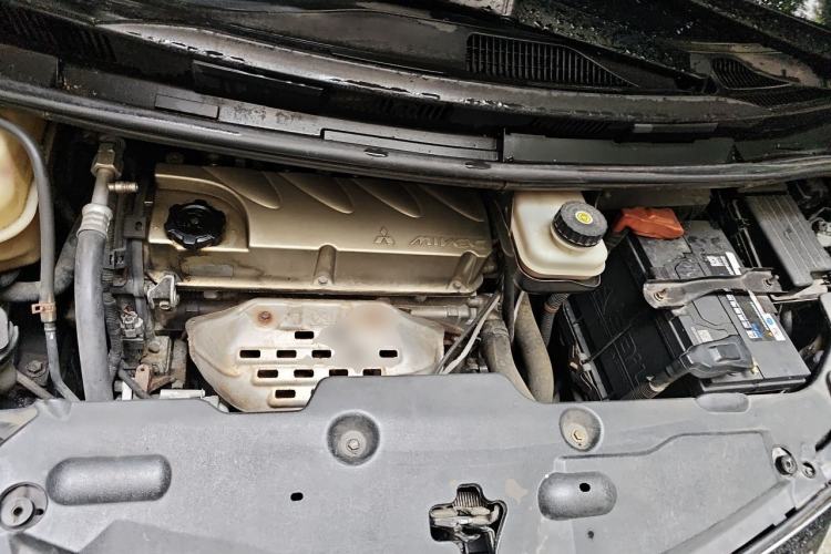 Used BYD M6 2013 2.4L Automatic Luxury Model Engine Bay