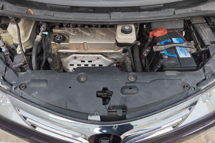 Used BYD M6 2013 2.4L Automatic Luxury Model Engine Bay