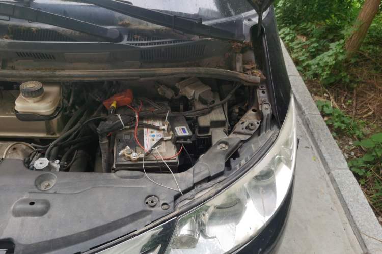 Used BYD M6 2013 2.4L Automatic Luxury Model Engine Bay Left