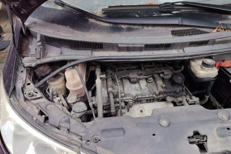 Used BYD M6 2013 2.0L Manual Comfort Edition Engine Bay Right