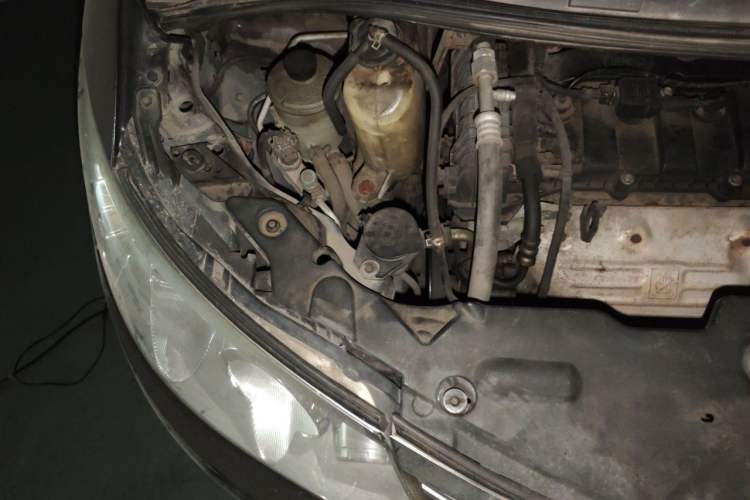 Used BYD M6 2013 2.0L Manual Comfort Edition Engine Bay Right