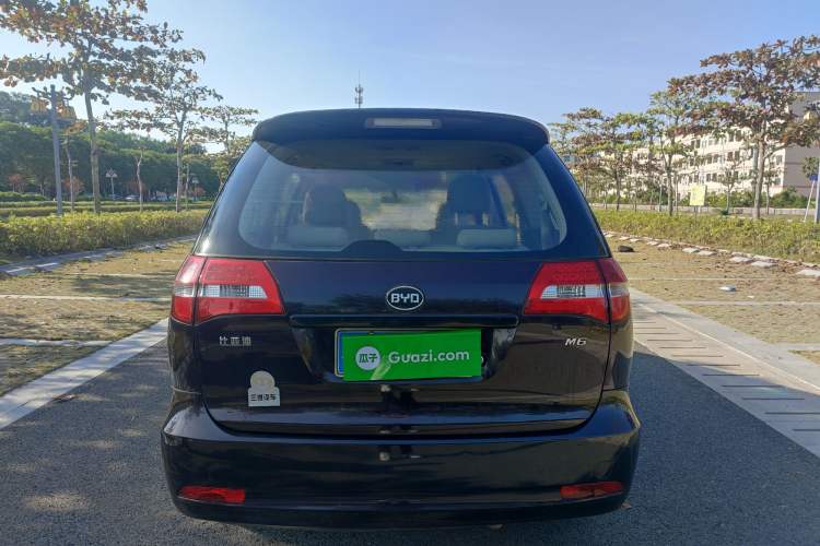 Used BYD M6 2013 2.0L Manual Comfort Edition Exterior 4