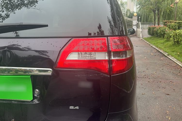 Used BYD M6 2013 2.4L Manual Luxury Model Exterior 8
