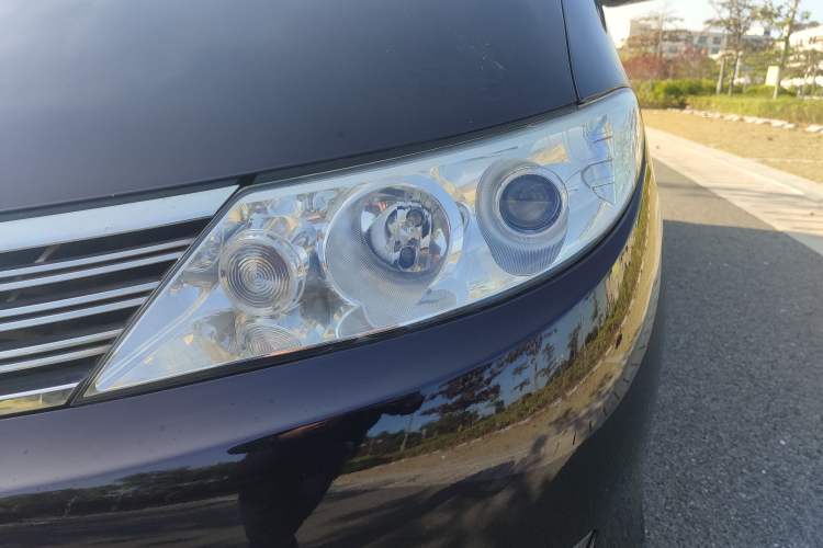 Used BYD M6 2013 2.0L Manual Comfort Edition Exterior 8