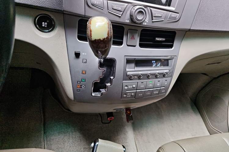 Used BYD M6 2013 2.4L Automatic Luxury Model Gear Lever