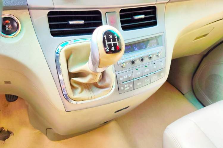 Used BYD M6 2013 2.0L Manual Comfort Edition Gear Lever