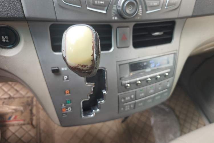 Used BYD M6 2013 2.4L Automatic Luxury Model Gear Lever