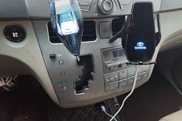 Used BYD M6 2013 2.4L Automatic Luxury Model Gear Lever