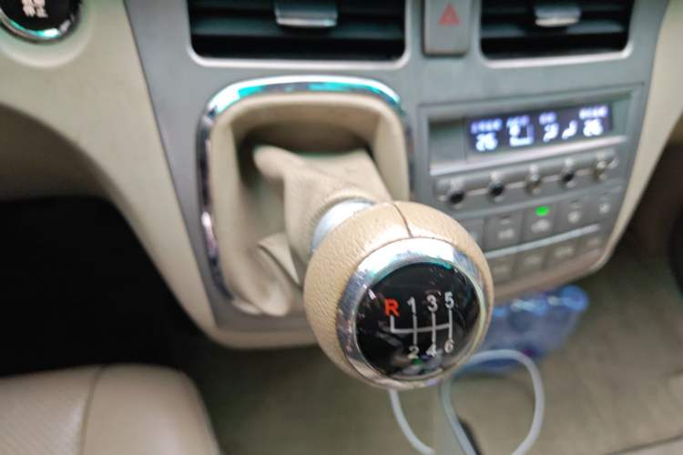 Used BYD M6 2013 2.4L Manual Luxury Model Gear Lever