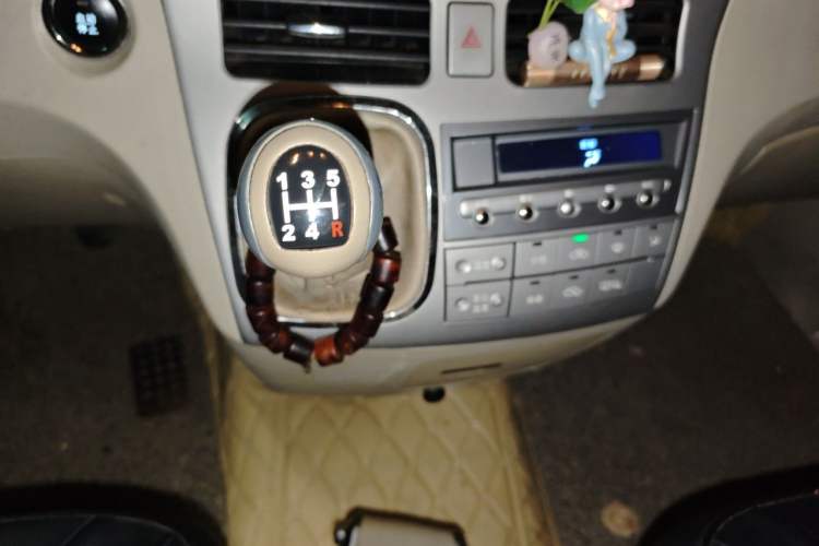 Used BYD M6 2013 2.0L Manual Comfort Edition Gear Lever