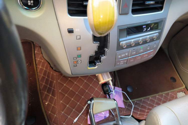 Used BYD M6 2013 2.4L Automatic Luxury Model Gear Lever