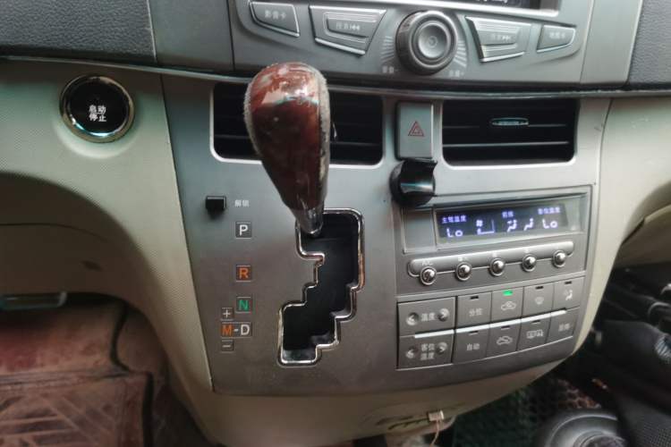 Used BYD M6 2013 2.4L Automatic Luxury Model Gear Lever