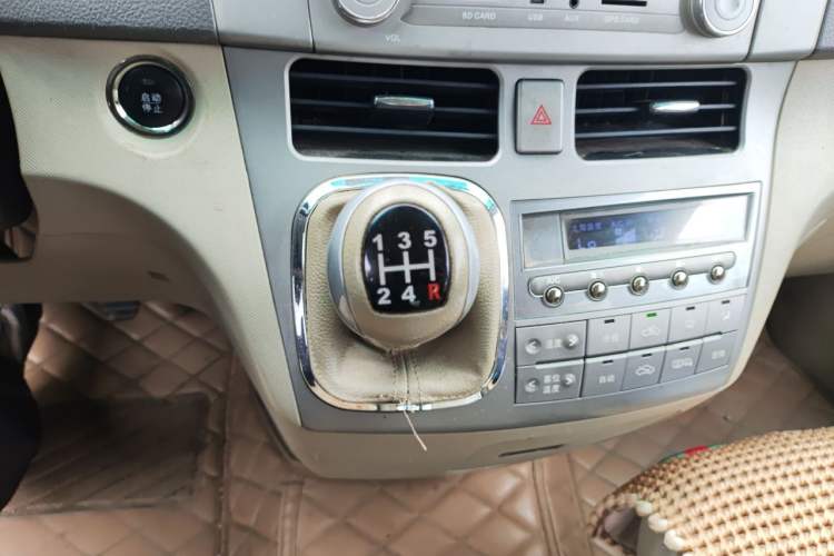 Used BYD M6 2013 2.0L Manual Comfort Edition Gear Lever