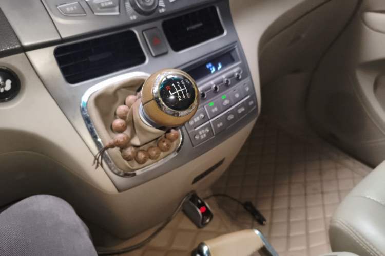 Used BYD M6 2013 2.4L Manual Luxury Model Gear Lever