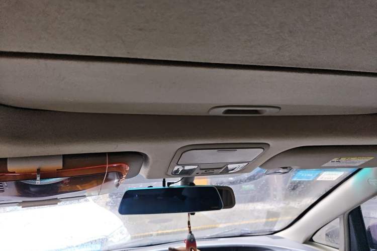 Used BYD M6 2013 2.4L Automatic Luxury Model Headliner