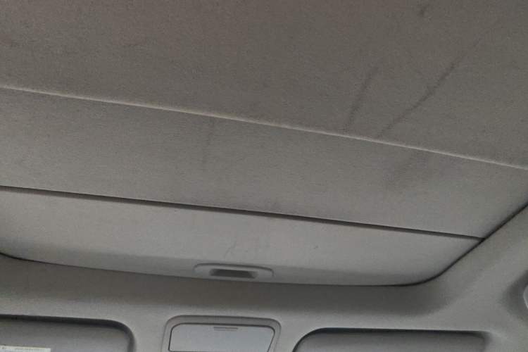 Used BYD M6 2013 2.4L Automatic Luxury Model Headliner