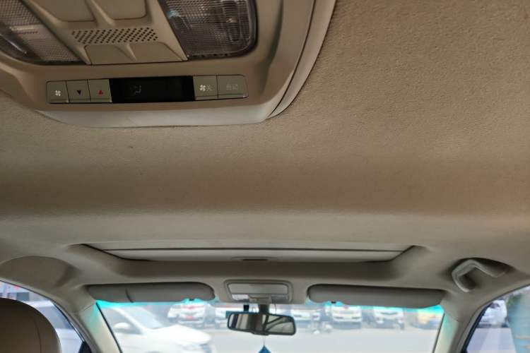 Used BYD M6 2013 2.4L Automatic Luxury Model Headliner