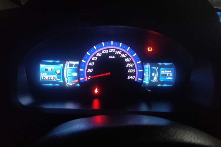 Used BYD M6 2013 2.4L Automatic Luxury Model Instrument Cluster
