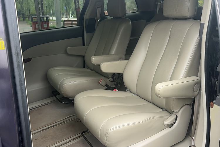 Used BYD M6 2013 2.4L Manual Luxury Model Interior 1