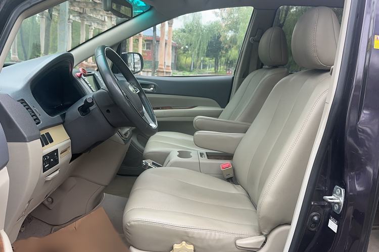 Used BYD M6 2013 2.4L Manual Luxury Model Interior 6