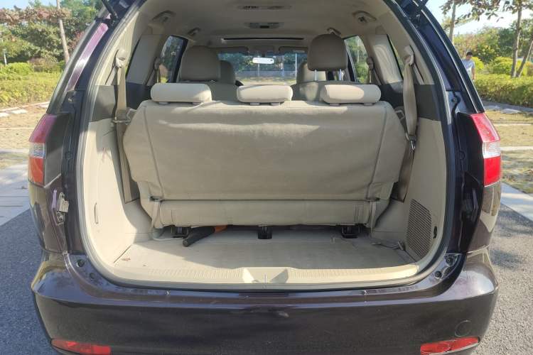 Used BYD M6 2013 2.0L Manual Comfort Edition Interior 6