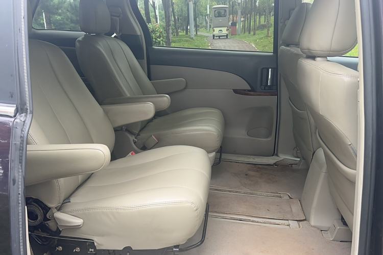 Used BYD M6 2013 2.4L Manual Luxury Model Interior 8