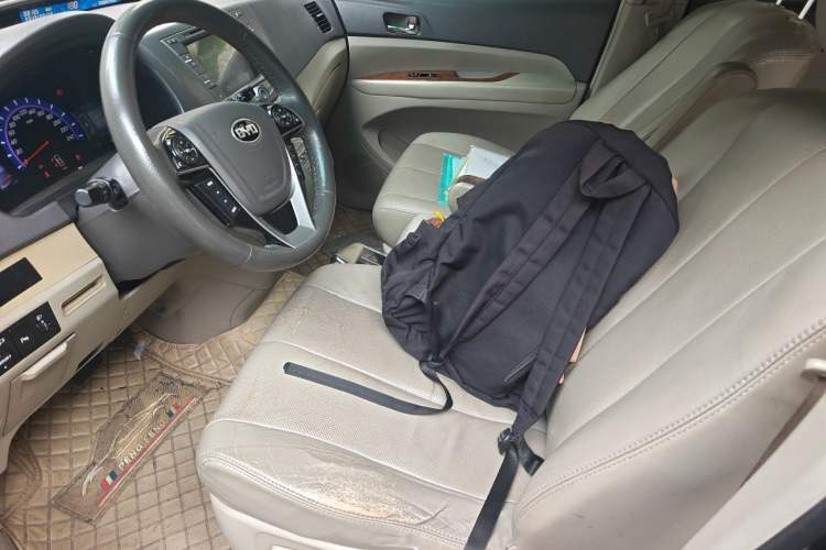 Used BYD M6 2013 2.4L Automatic Luxury Model Left Front Seat