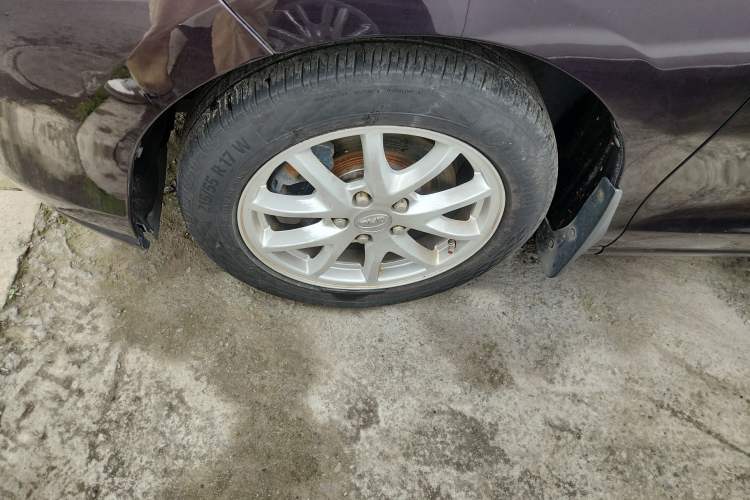 Used BYD M6 2013 2.4L Automatic Luxury Model Left Front Wheel Hub