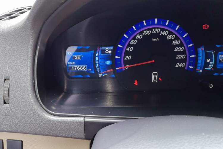 Used BYD M6 2013 2.0L Manual Comfort Edition Odometer Close Up