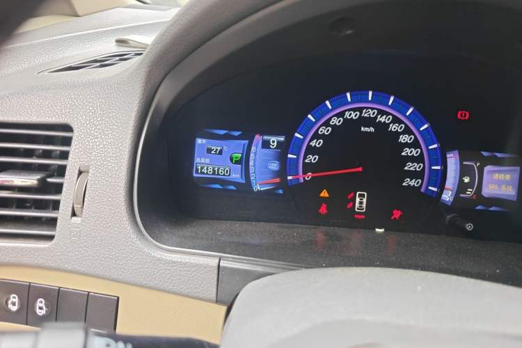 Used BYD M6 2013 2.4L Automatic Luxury Model Odometer Close Up