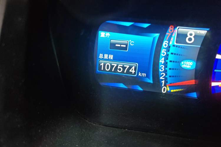 Used BYD M6 2013 2.4L Manual Luxury Model Odometer Close Up