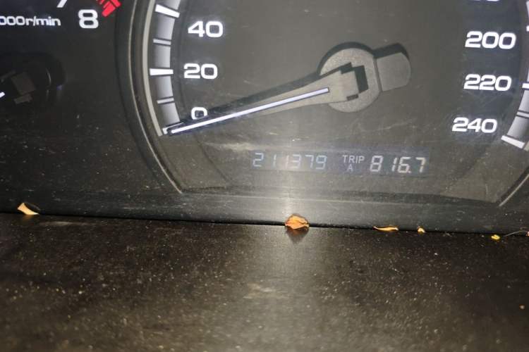 Used BYD M6 2013 2.0L Manual Comfort Edition Odometer Close Up