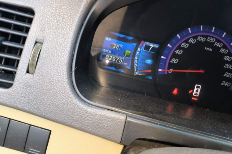 Used BYD M6 2013 2.4L Automatic Luxury Model Odometer Close Up