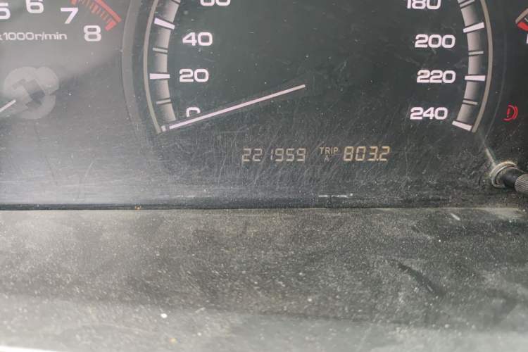Used BYD M6 2013 2.0L Manual Comfort Edition Odometer Close Up