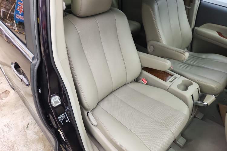 Used BYD M6 2013 2.4L Automatic Luxury Model Right Front Seat
