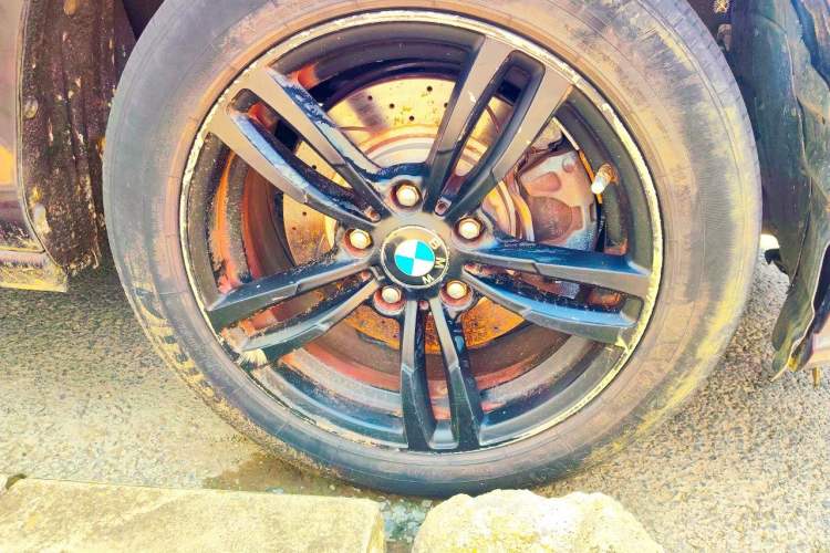 Used BYD M6 2013 2.0L Manual Comfort Edition Right Front Wheel Hub